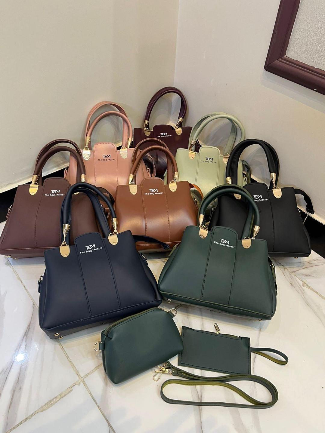 Display of all colors of 3 bags in 1 set