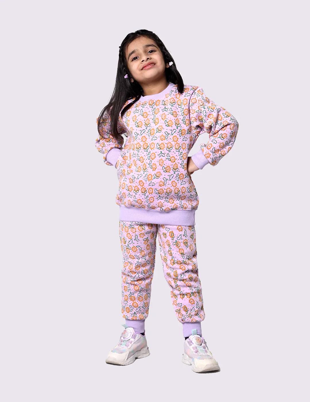 Cozy multicolor fleece winter outfit for girls (close-up fabric)