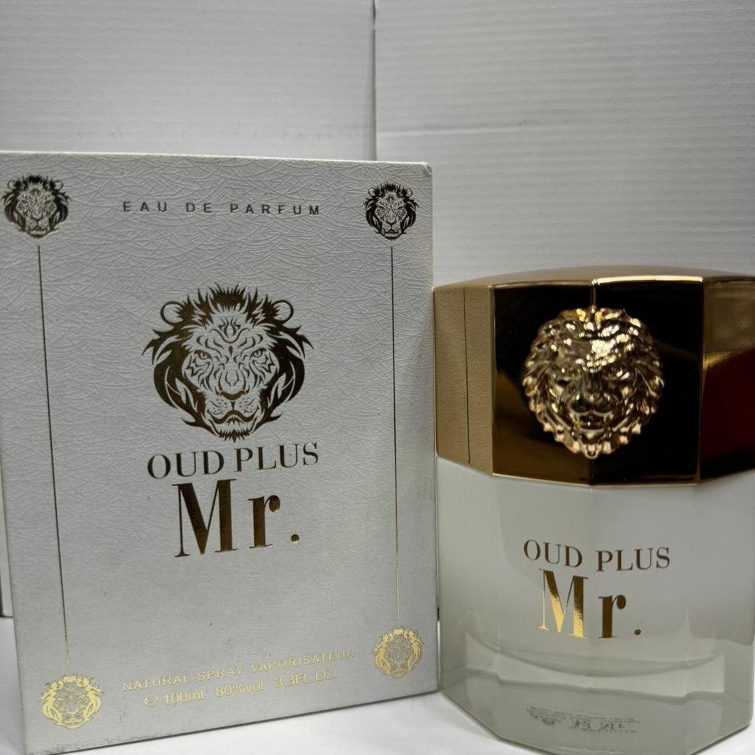 Perfume Bottle Close-up – Oud Scent for Men