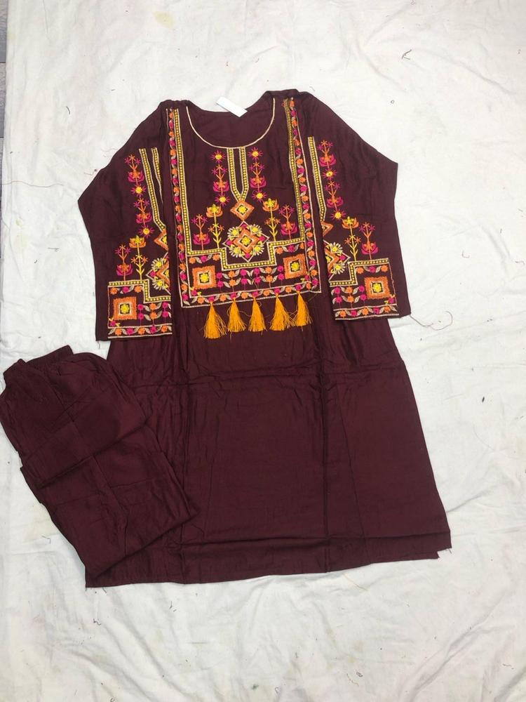 Medium size embroidered linen shirt with plain trouser